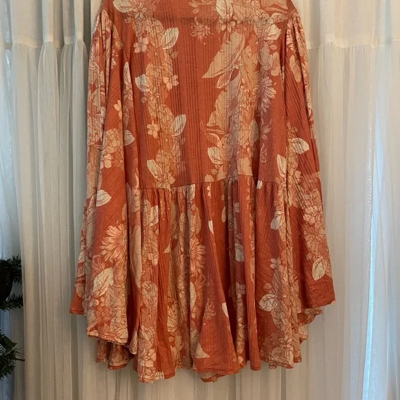 Free People Peachy Pink Romper Large. Bat wings. - Picture 8 of 9